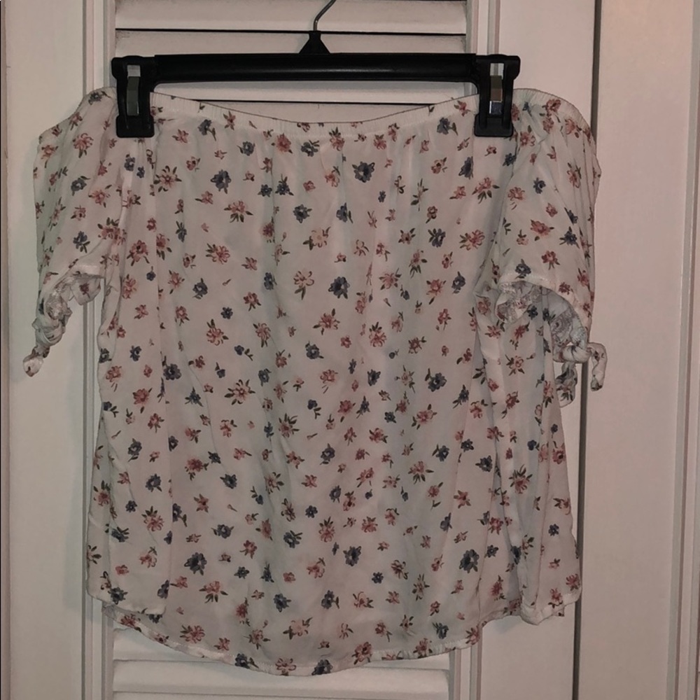 Garage Off-the-shoulder Crop top